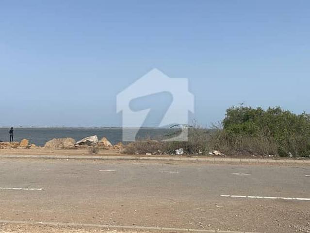 SPECIALIST In Peninsula Commercial Main SABA AVENUE 100 Feet Wide Road With 16 Feet Service Road Throw To CLIFTON Ideal Location For BANK FRANCHISE Well Come BUILDER/INVESTOR