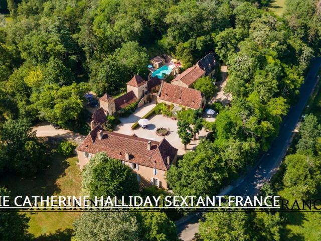 SPECTACULAIRE CHARTREUSE ET SES TROIS MAISONS DE TOUTE BEAUTE !
