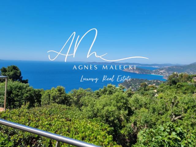SPECTACULAIRE VUE SUR LA MER POUR CETTE PROPRIETE AU RAYOL C