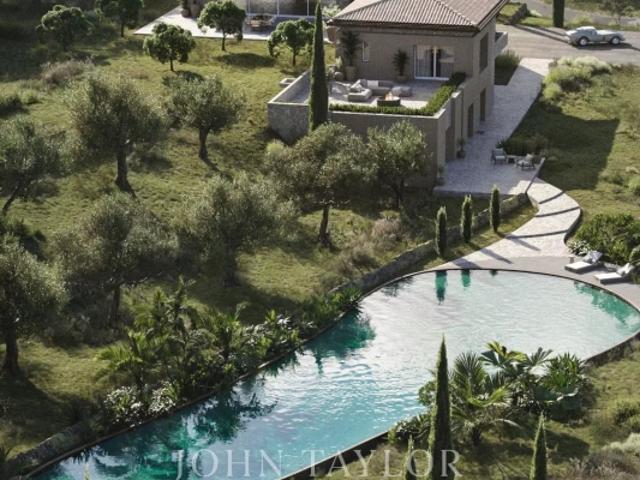 SPECTACULAIRE VILLA CONTEMPORAINE NEUVE A PIED DU VILLAGE DE VALBONNE