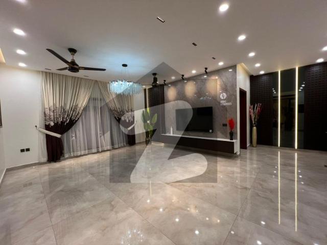 Spectacular 1 Kanal Semi Furnished Designer Villa with Private Swimming Pool For Sale Prime Location! Royal Orchard
