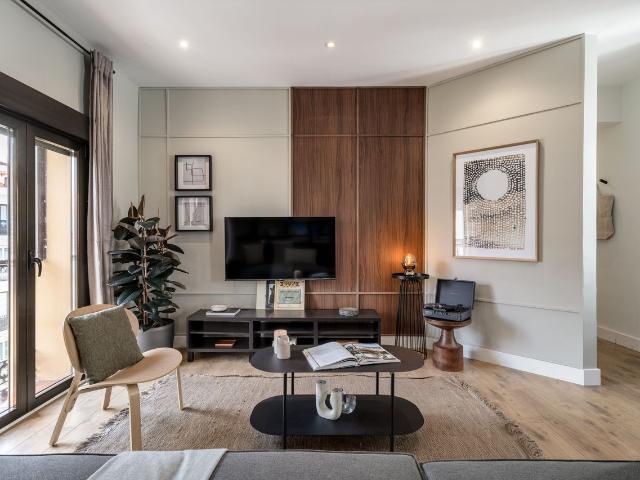 Spectacular 2 Bedroom Apartment with Modern Amenities and Air Conditioning, Madrid Amsterdam Apartments for Rent