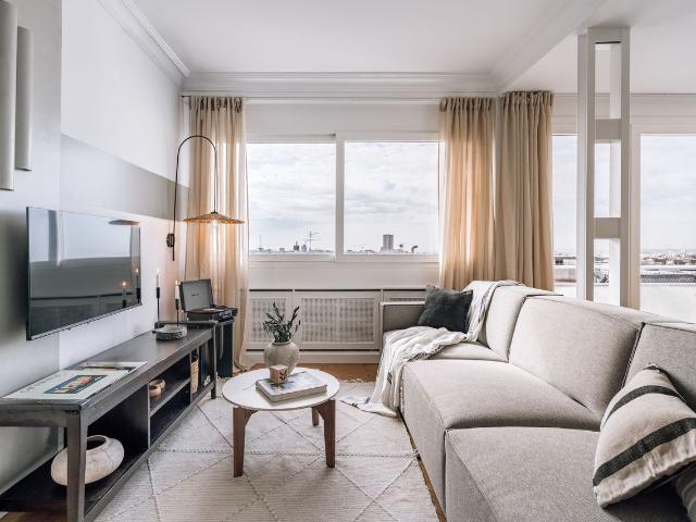 Spectacular 3 Bedroom Apartment with Professional Design and Modern Amenities, Madrid Amsterdam Apartments for Rent
