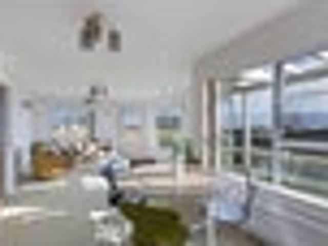 SPECTACULAR VIEWS AND PRIME FITZROY LOCATION