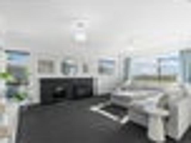 Spectacular Views & Seamless Indoor Outdoor Living