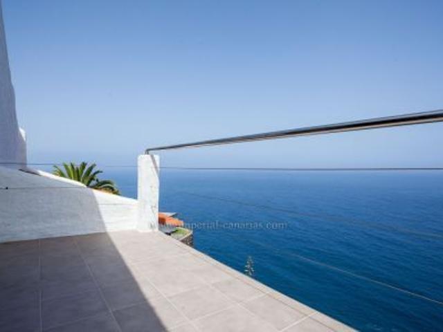 Spectacular villa at the see front with stunning views in the very best area of the North of Tenerife!