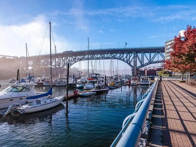 Spectacular Waterfront Penthouse Living in False Creek