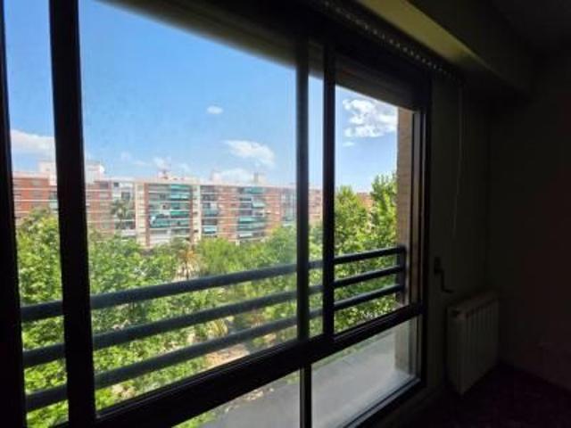 Spectacular Apartment for Rent in Malilla with Parking Space Included