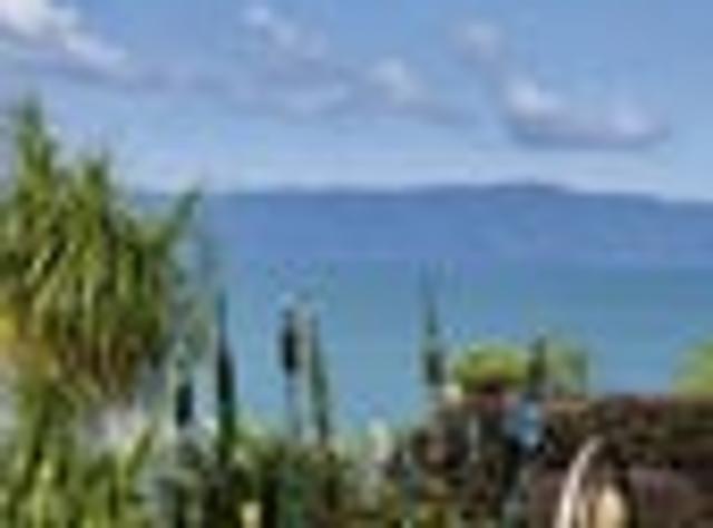 Spectacular Elevated Sea Views!