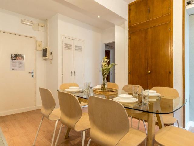 Spectacular room with a private terrace in Madrid