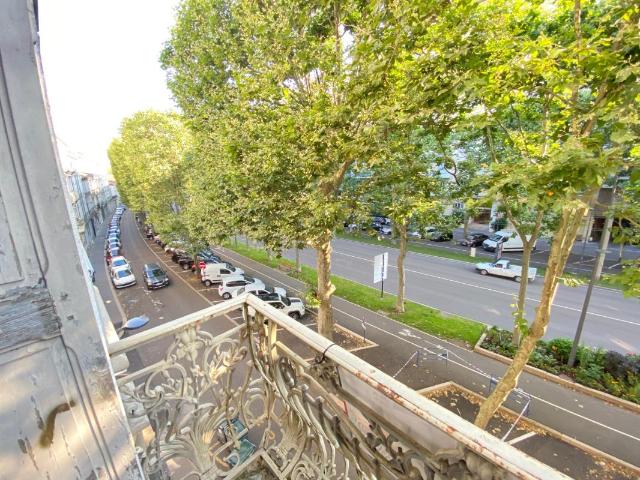 Spendide F4 meublé d'environ 101m2 situé COURS FAURIEL