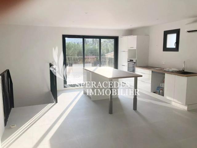 Spéracèdes Appartement 3 pièces avec grande terrasse