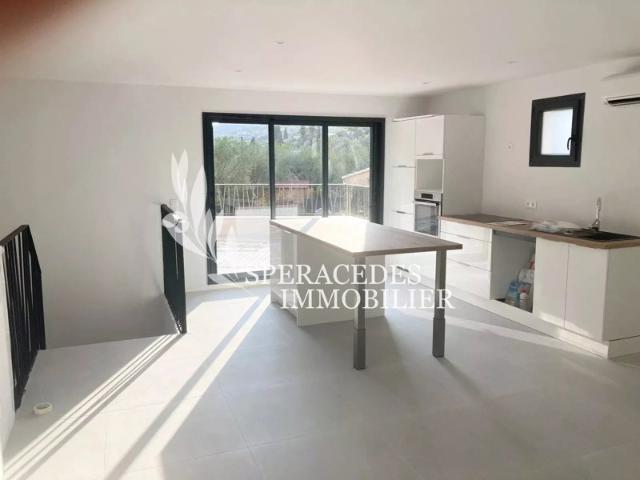 Spéracèdes Appartement 3 pièces avec grande terrasse