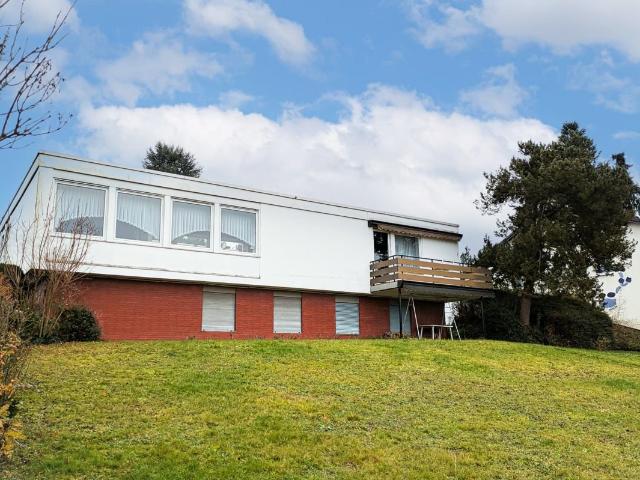 Spitzen Lage in Erbach Atrium Bungalow mit ehemaliger Praxis!