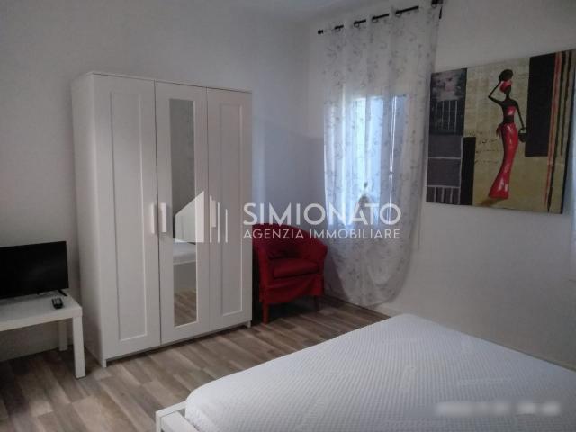 SPINEA VE – AFFITTASI AMPIA STANZA MATRIMONIALE CON BAGNO IN CASA INDIPENDENTE