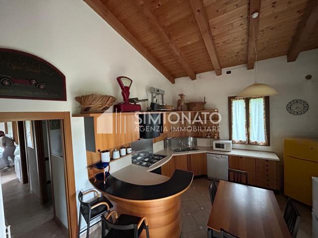 SPINEA VE: ELEGANTE PORZIONE DI CASA ARREDATA