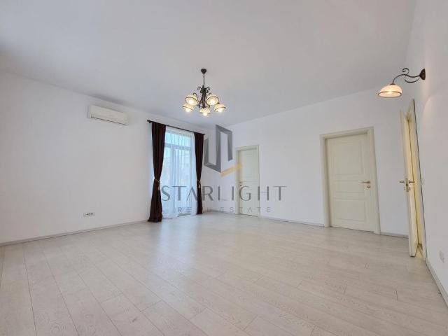 Splendid Furnished 4 bedroom family villa & large garden