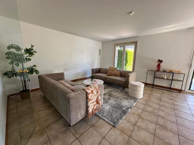 Splendid semi detached villa / 4 bedrooms / 3 bathrooms / Garden / Pool
