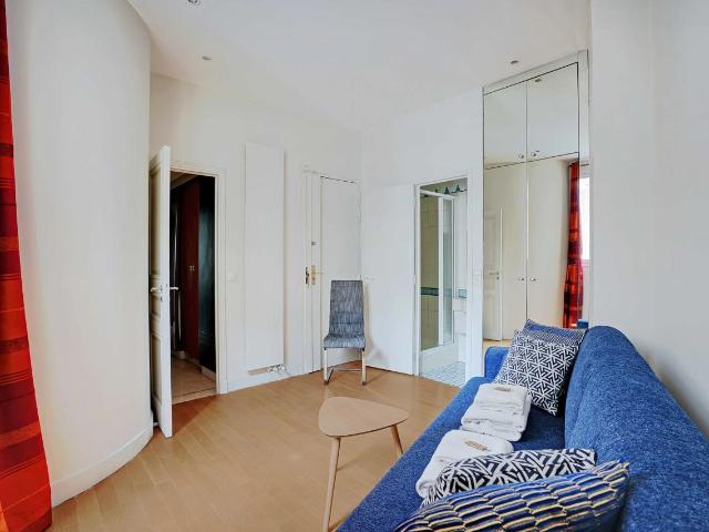 Splendid spacious apartment, Paris Amsterdam Apartments for Rent