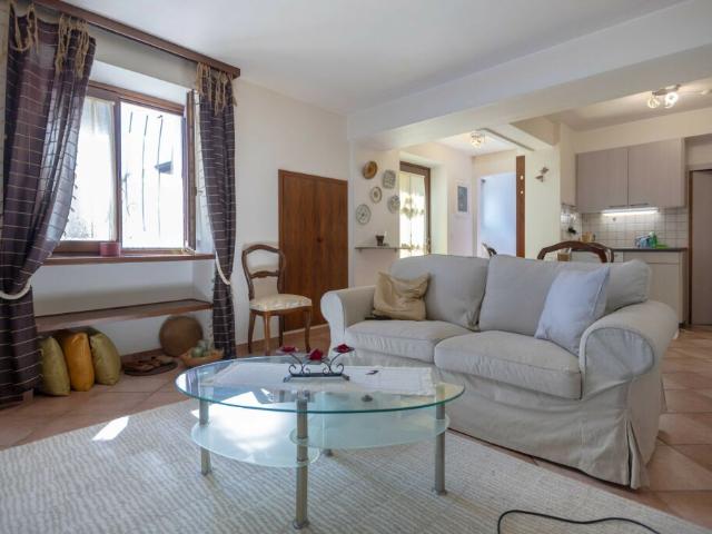SPLENDIDO 2.5 LOCALI DUPLEX CON CAMINO IN NUCLEO A CURIO