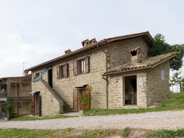 Splendido Casale Antisismico con Vista Panoramica – A 20 min. 142m² Gubbio
