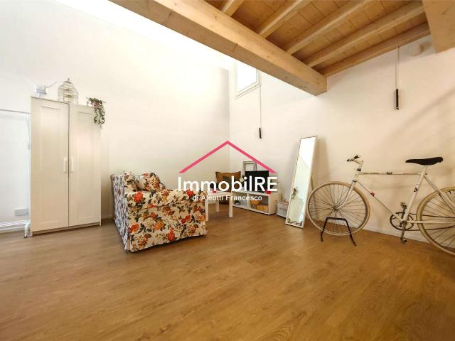 SPLENDIDO LOFT AD INGRESSO INDIPENDENTE CENTRO STORICO