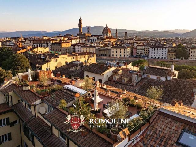 Splendido Palazzo Ristrutturato Con Vista Sul Centro Storico. 1496m² Firenze