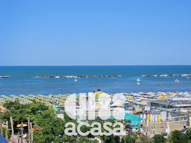 SPLENDIDO TRILOCALE CON VISTA MARE E POSTO AUTO