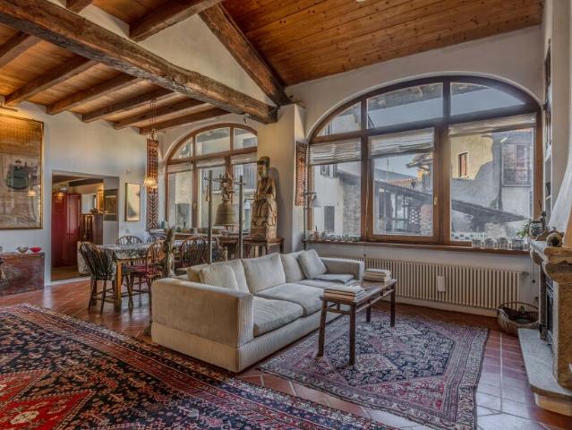 SPLENDIDA CASA 5.5 LOCALI RINNOVATA CON CHARME A CASTELROTTO