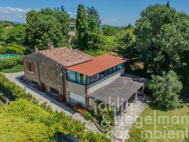 Splendida casa in pietra con vista panoramica in vendita a. 286m² Manciano