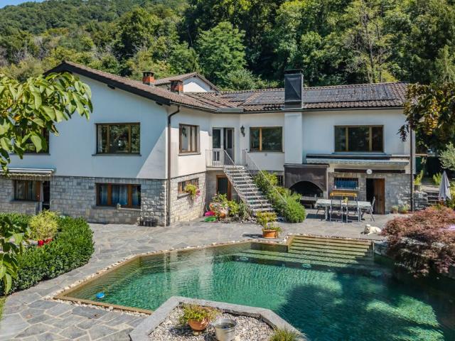 SPLENDIDA E AMPIA VILLA 11.5 LOCALI CON PISCINA A PURASCA