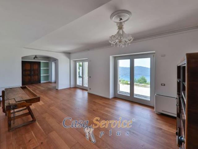 Splendida villa con vista sul lago a Castel Gandolfo
