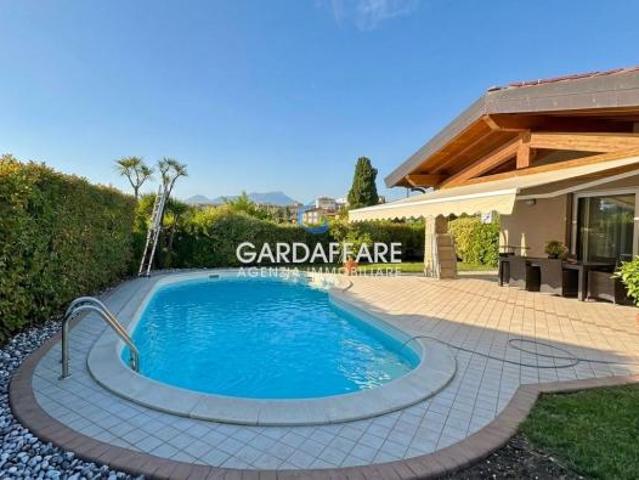 SPLENDIDA VILLA SINGOLA CON PISCINA E FINITURE DI PREGIO