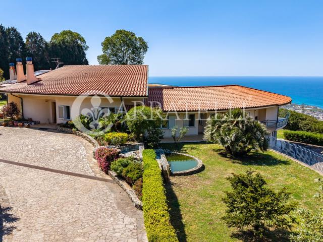 Splendida Villa posizionata sulla zona precollinare e con vi. 1000m² Vibo Valentia