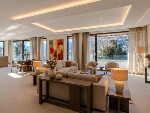 SPLENDIDA VILLA VISTA LAGO CON POSTO BARCA A BRUSINO ARSIZIO