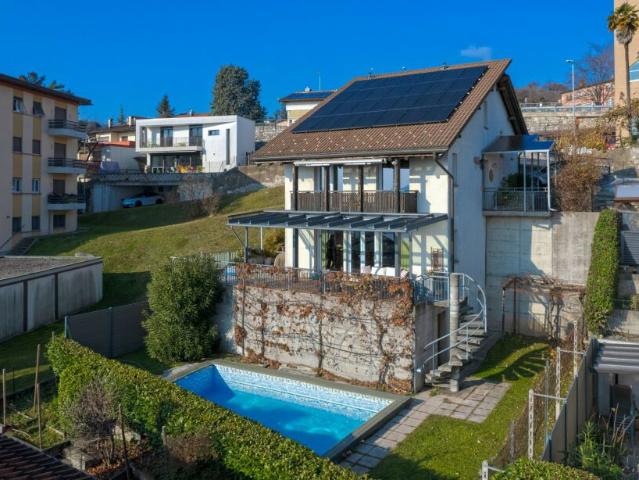 SPLENDIDA VILLETTA 7.5 LOCALI CON PISCINA A BESAZIO