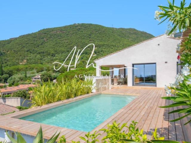 SPLENDIDE CONTEMPORAINE AVEC SUPERBE VUE SUR LA MER HAUT S
