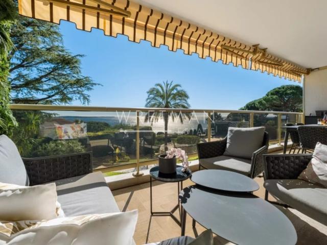 Splendide appartement 3 pièces rénové avec terrasse vue mer Cannes Croix des Gardes
