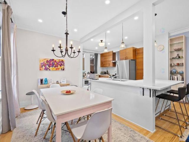 Splendide haut de duplex entièrement rénové à aire ouverte – 3 CAC + 2 balcons au cœur de NDG chauffage inclus