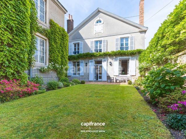 SPLENDIDE MAISON BOURGEOISE AVEC JARDIN EN CENTRE VILLE DU MANS