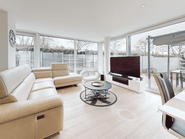 Splendide Maison Contemporaine avec Vue Panoramique et Jardin Privé