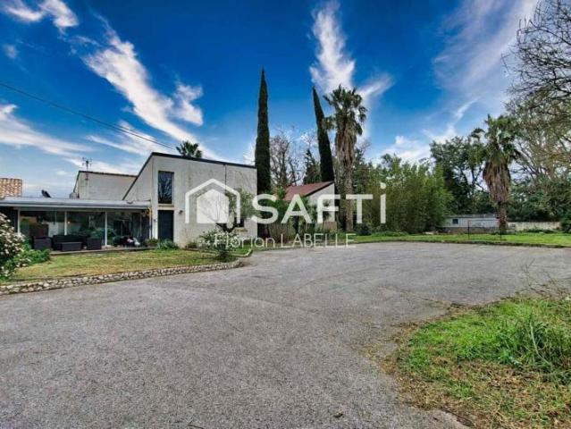 Splendide mas moderne de 320 m²