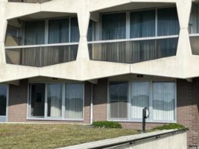 Splendide studio, prêt à aménager, à deux pas de la mer