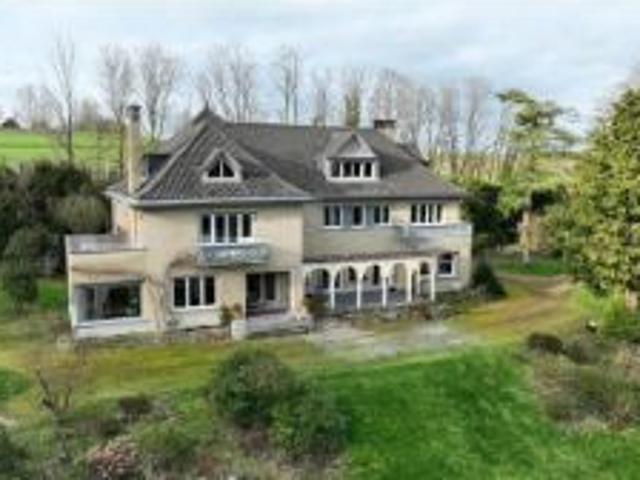 SPLENDIDE PROPRIETE DANS UN ECRIN DE VERDURE