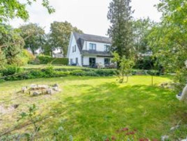 Splendide propriété de 14a32ca, 5 ch, 2 sdb, piscine !