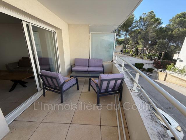 SPLENDIDE T2 MEUBLE AVEC TERRASSE ET PARKING PRIVE DANS RESIDE