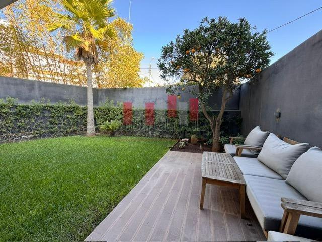 Somptueuse maison à vendre à Casablanca. Surface totale 245 m². Belle terrasse et jardin
