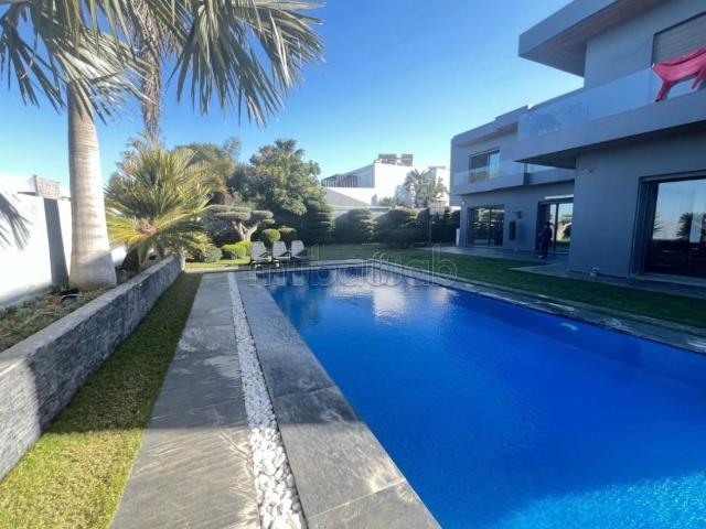 Splendide villa à vendre à Souissi. 4 grandes pièces. Parking et terrasse