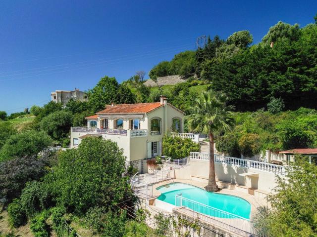 Splendide villa avec une vue panoramique mer et Baous 194m² Vence
