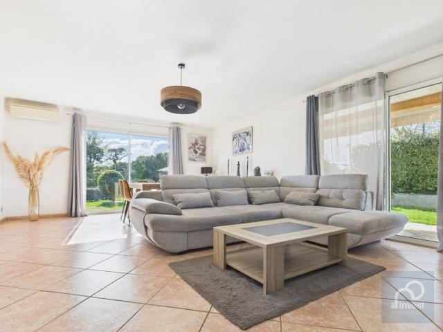 Villa avec piscine de plain pied AFA